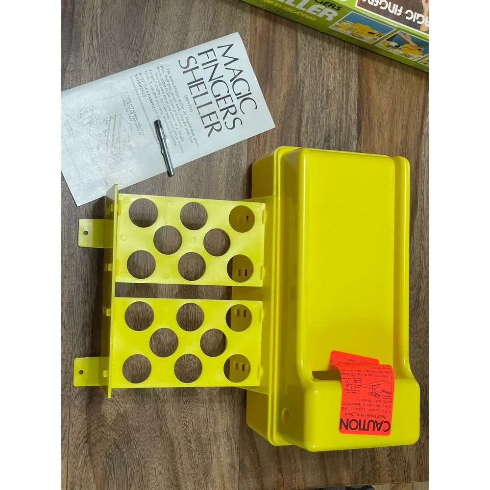 New Magic Fingers Sheller Pea Bean Huller MF5711 Yellow Vtg 1977 Kitchen Tool